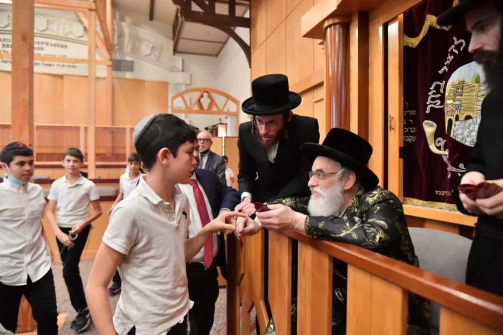 The Viznitzer Rebbe greeting school-aged boys